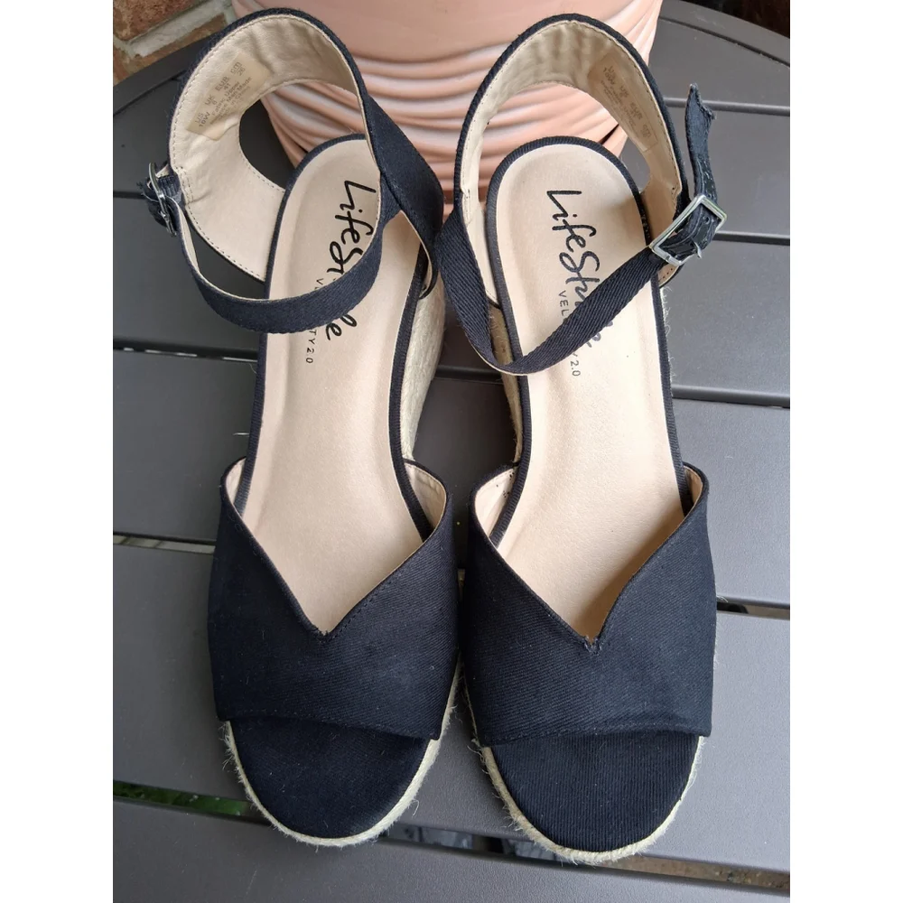 🌷EUC Women's Life Stride Black Wedge Sandals Size 10W - Picture 2 of 9